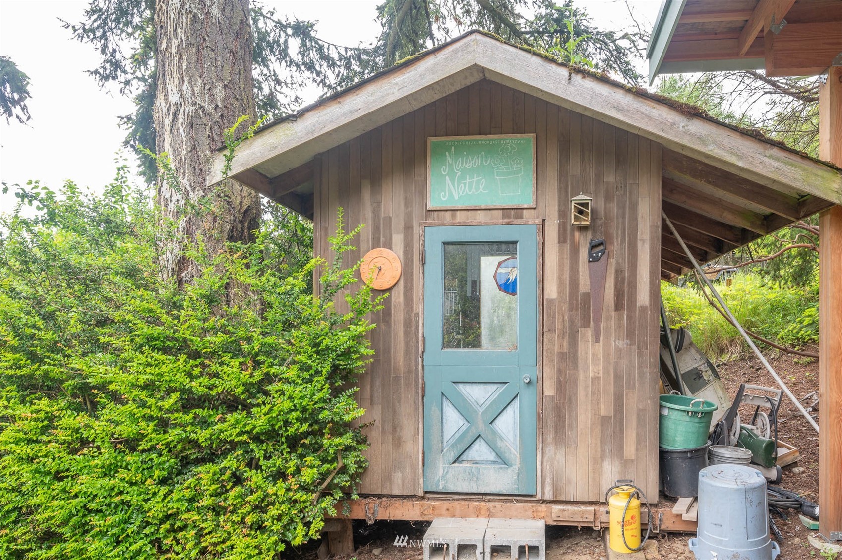 9238 Southwest Summerhurst Road Vashon, WA 98070 - Photo 32 of 38 Gallery Image 32