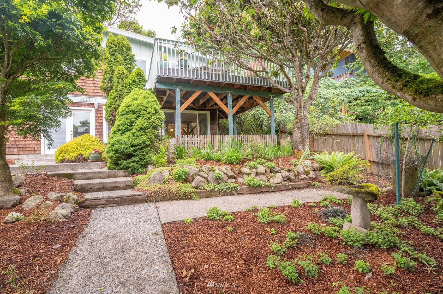 9238 Southwest Summerhurst Road Vashon, WA 98070 - Photo 4 of 38 Gallery Image 4