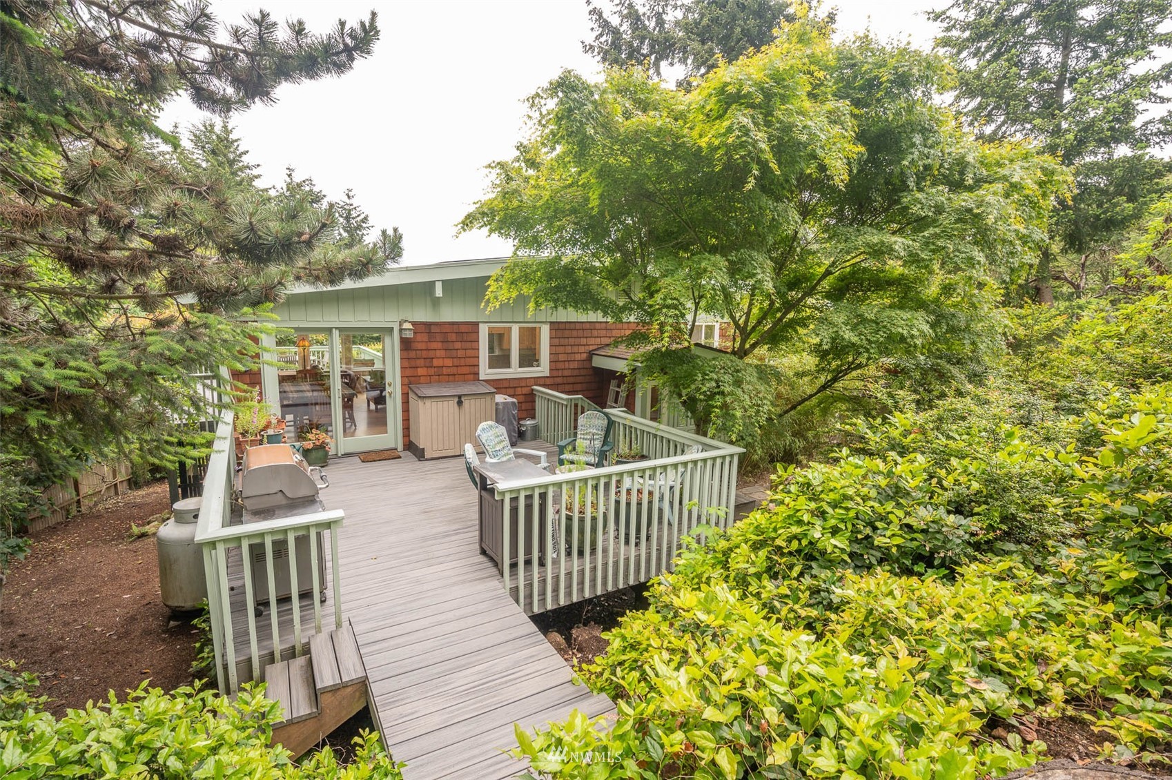 9238 Southwest Summerhurst Road Vashon, WA 98070 - Photo 6 of 38 Gallery Image 6
