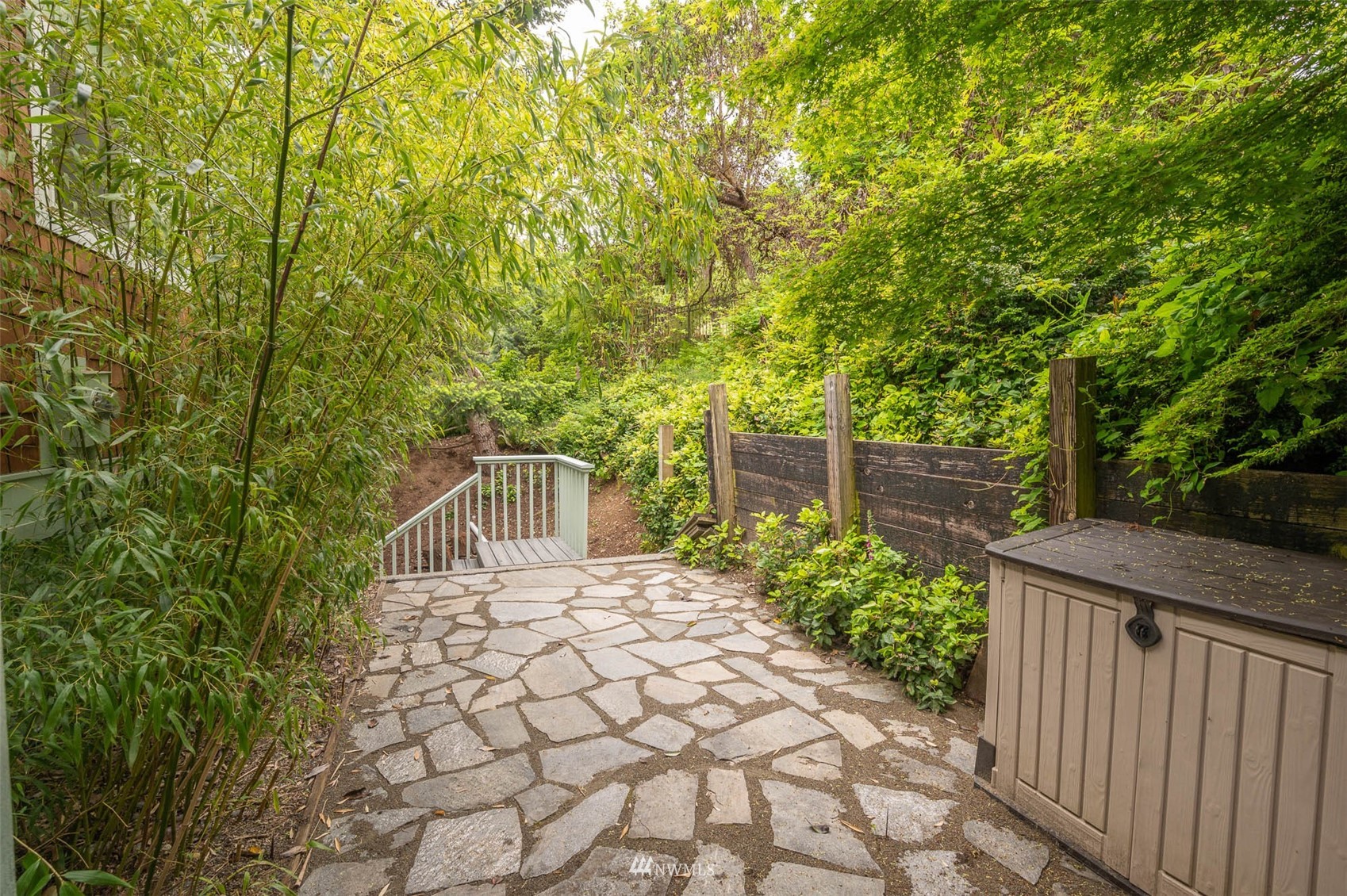 9238 Southwest Summerhurst Road Vashon, WA 98070 - Photo 7 of 38 Gallery Image 7