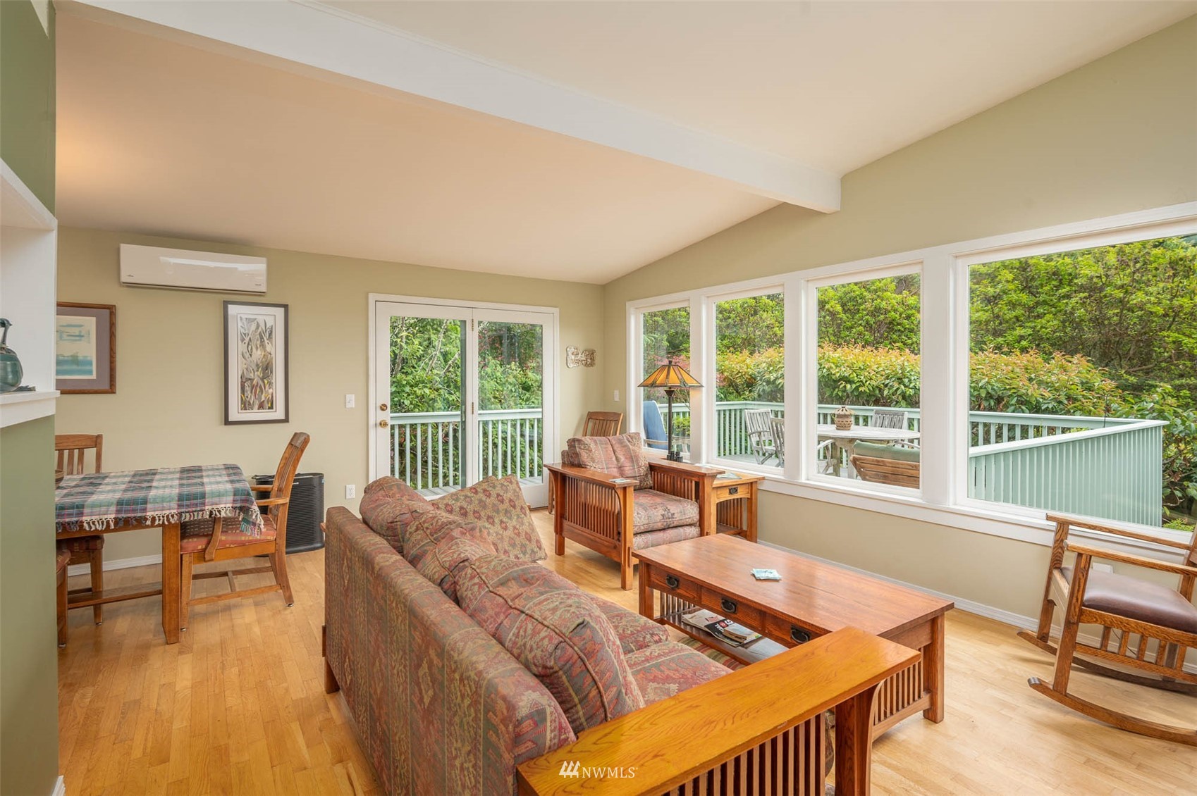9238 Southwest Summerhurst Road Vashon, WA 98070 - Photo 8 of 38 Gallery Image 8