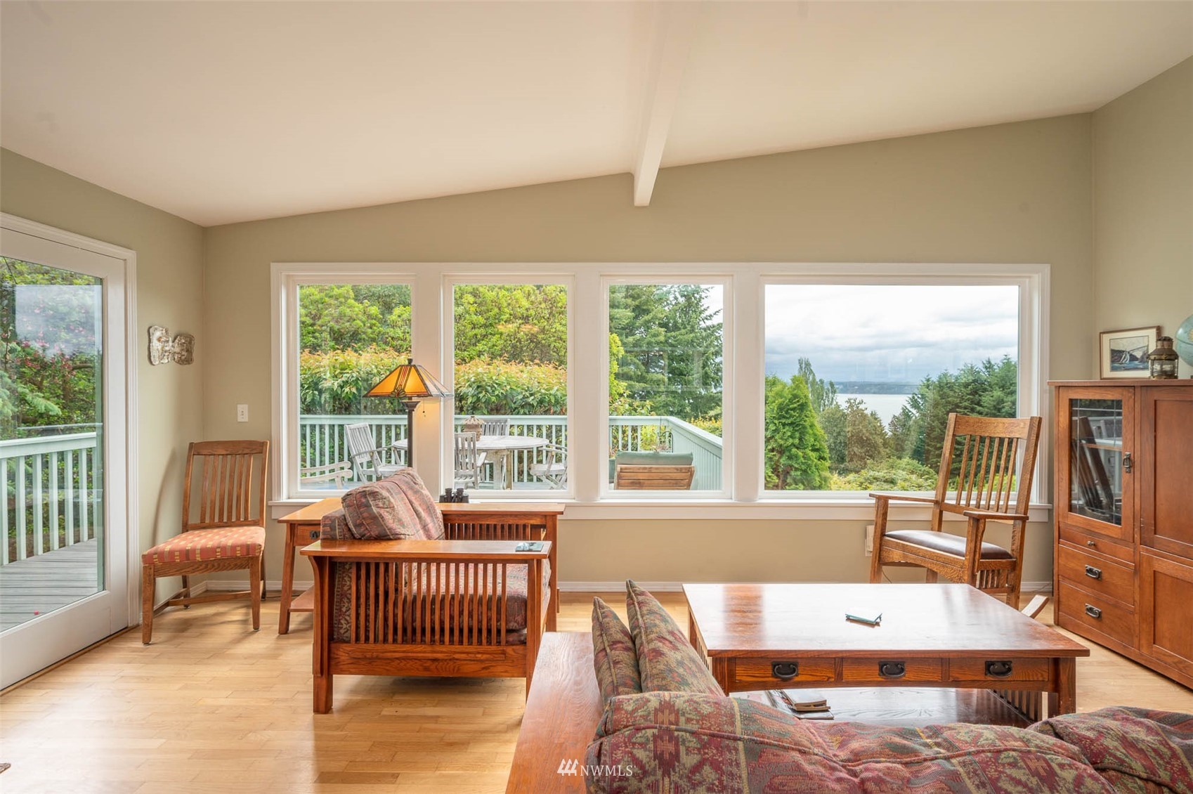 9238 Southwest Summerhurst Road Vashon, WA 98070 - Photo 9 of 38 Gallery Image 9