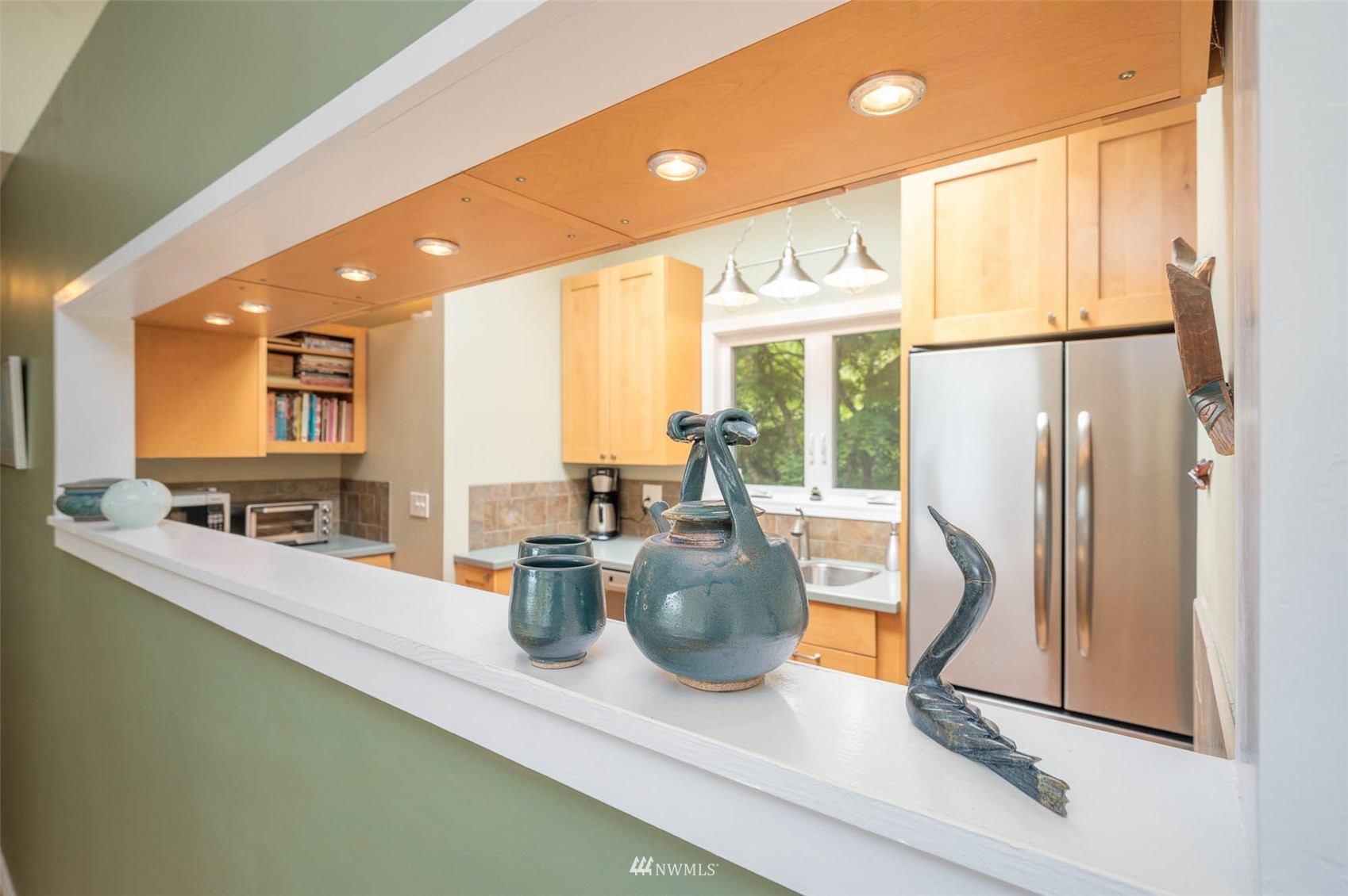 9238 Southwest Summerhurst Road Vashon, WA 98070 - Photo 10 of 38 Gallery Image 10