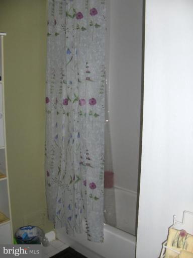 601 Kerwin Road Silver Spring, MD 20901 - Photo 8 of 13 a bathroom with a shower