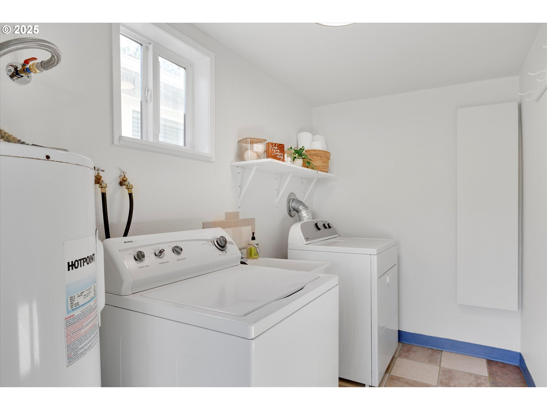 18149 Southeast Pine Street Portland, OR 97233 - Photo 23 of 36 a utility room with dryer and washer