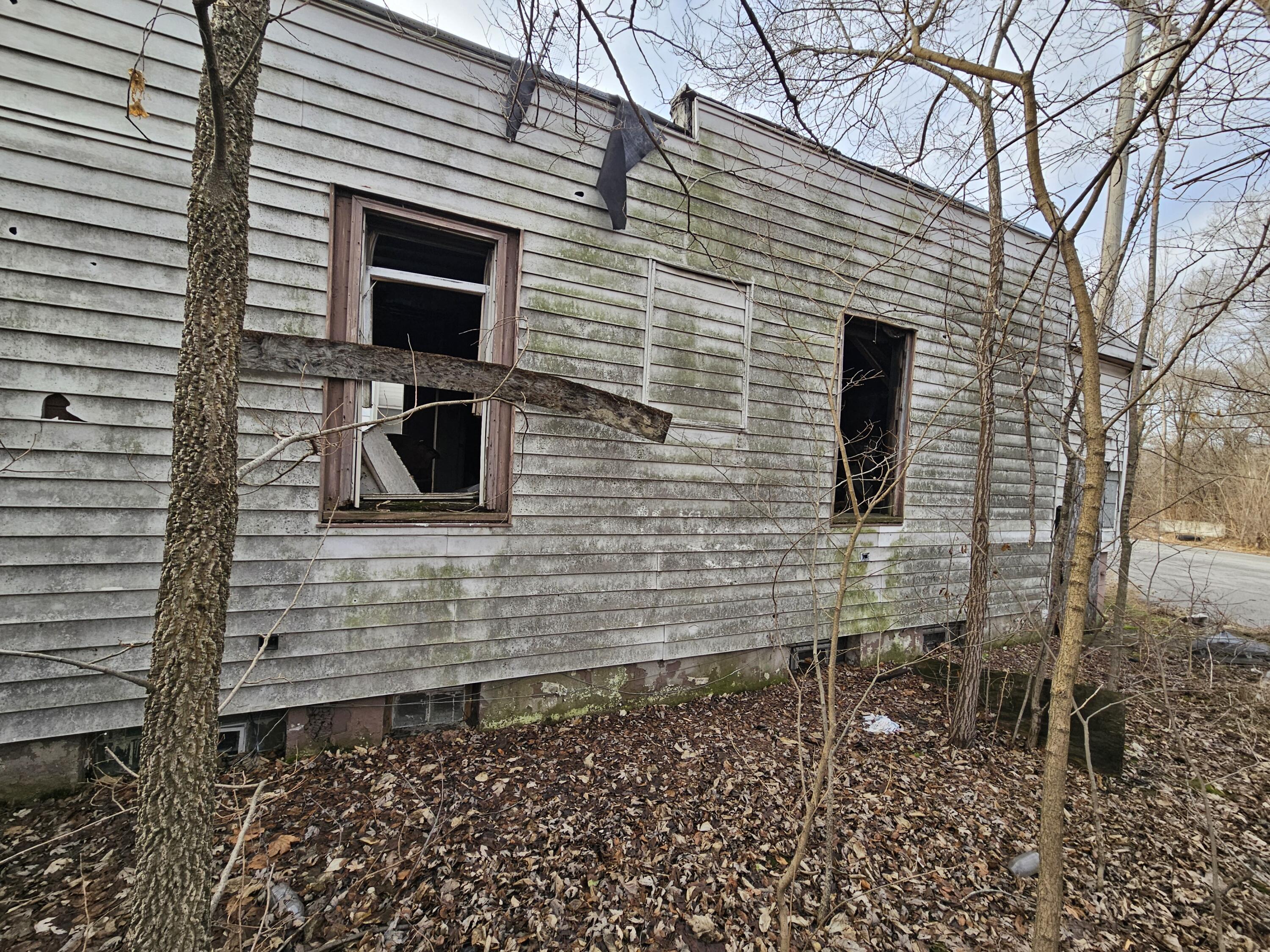 1695 West 10th Avenue Gary, IN 46404 - Photo 3 of 18 3000x2250