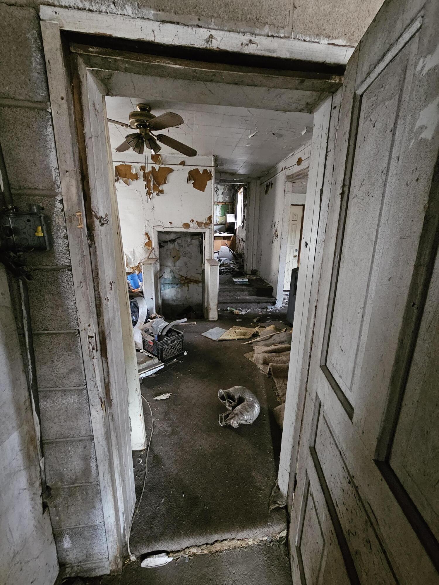 1695 West 10th Avenue Gary, IN 46404 - Photo 9 of 18 1500x2000