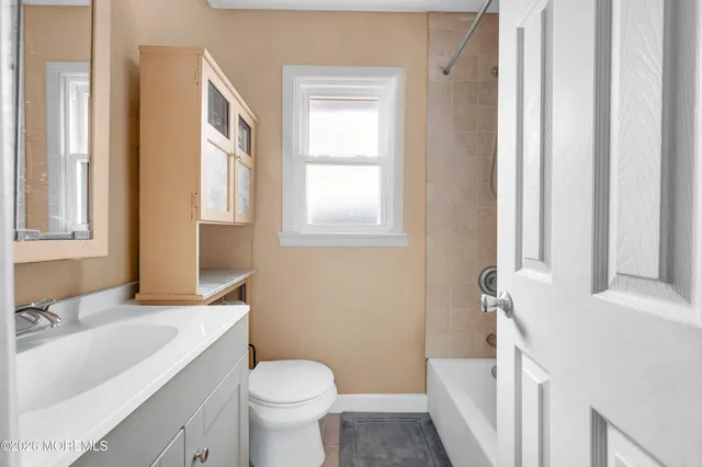 a black and white photo of a screen