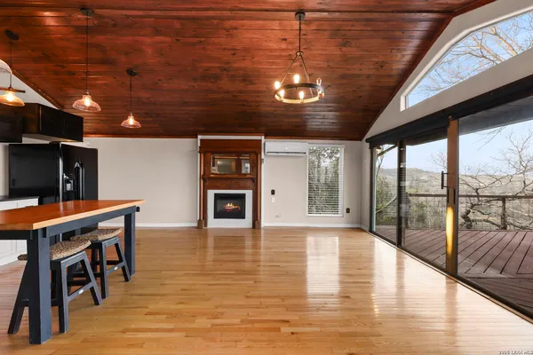 $1,875,000 | 217 Saddle Wood Trail, Comfort, TX 78013