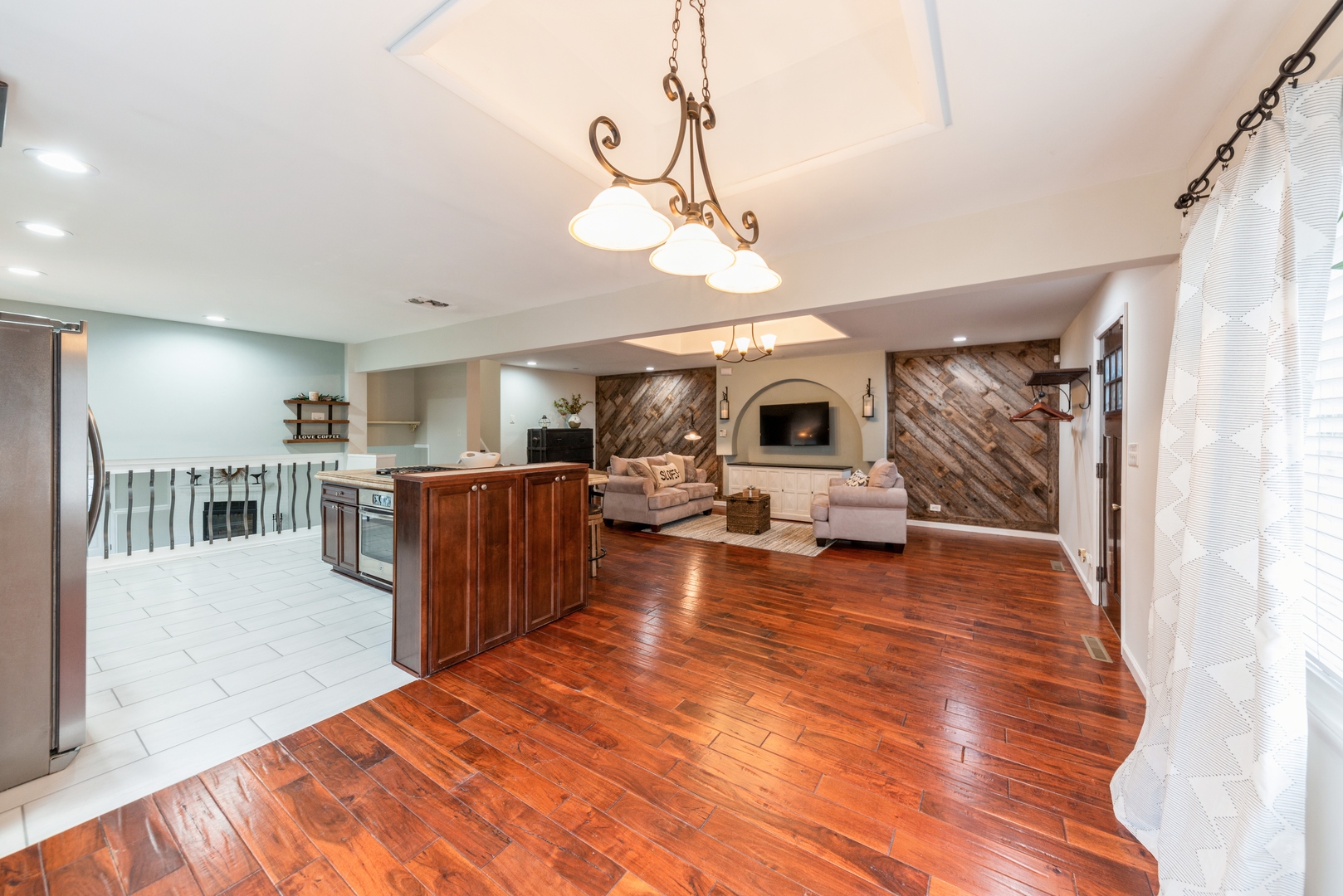 219 North Butterfield Road Libertyville, IL 60048 - Photo 2 of 14 a view of a living room and kitchen view