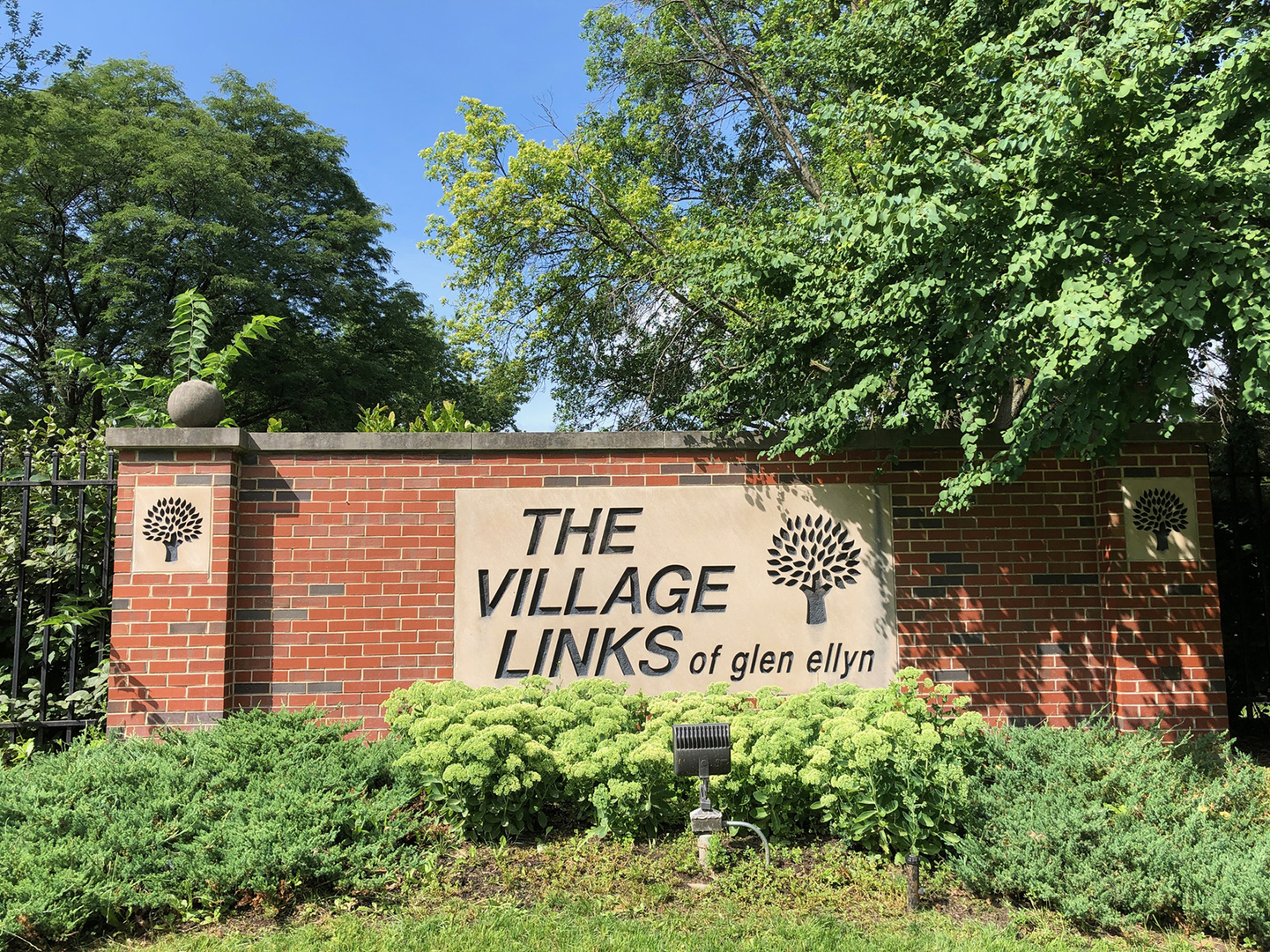 541 Williamsburg Road Glen Ellyn, IL 60137 - Photo 41 of 45 a sign on the side of a building
