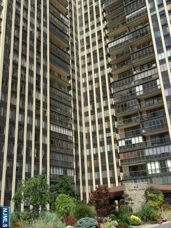 $3,600 | 300 Winston Drive, Unit 2118, Cliffside Park, NJ 07010