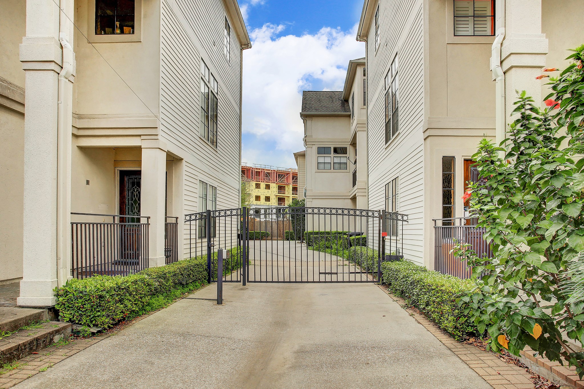 1611 McDonald Street Houston, TX 77007 - Photo 3 of 37 Tucked quietly inside a well-maintained, gated community, the home preserves privacy while offering convenient commutes to numerous eateries and entertainments.
