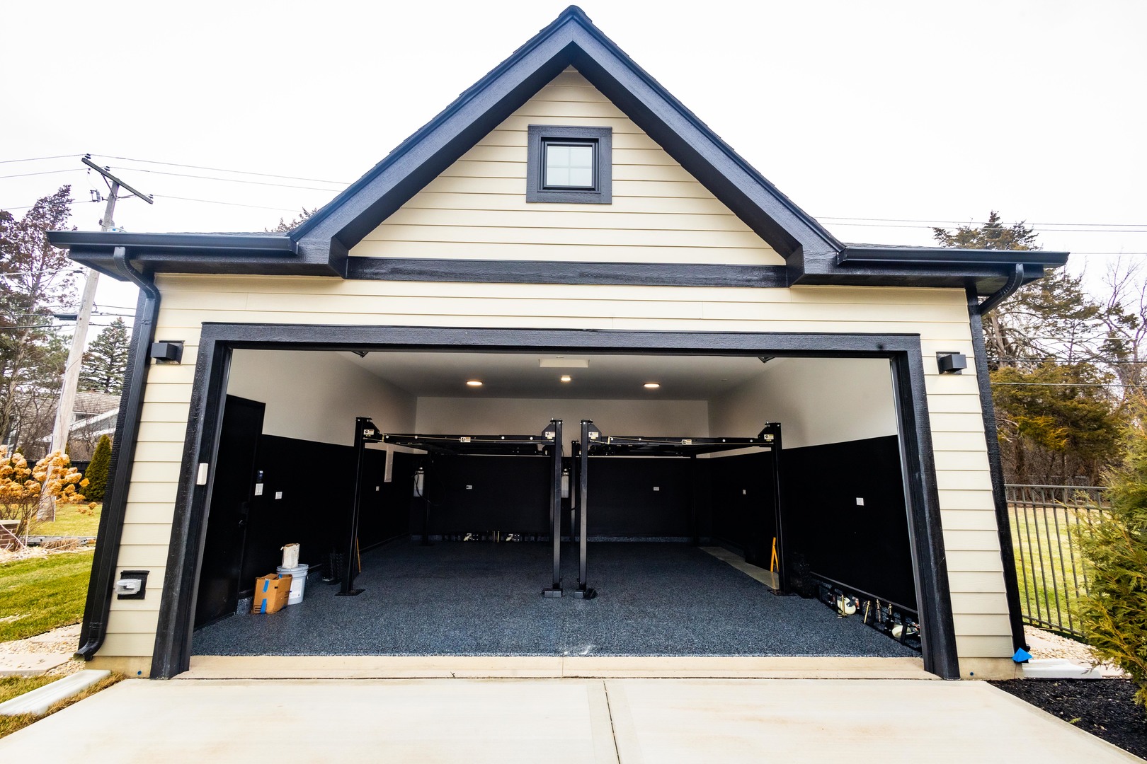 740 67th Place Willowbrook, IL 60527 - Photo 19 of 47 a view of living room with furniture and a ceiling fan