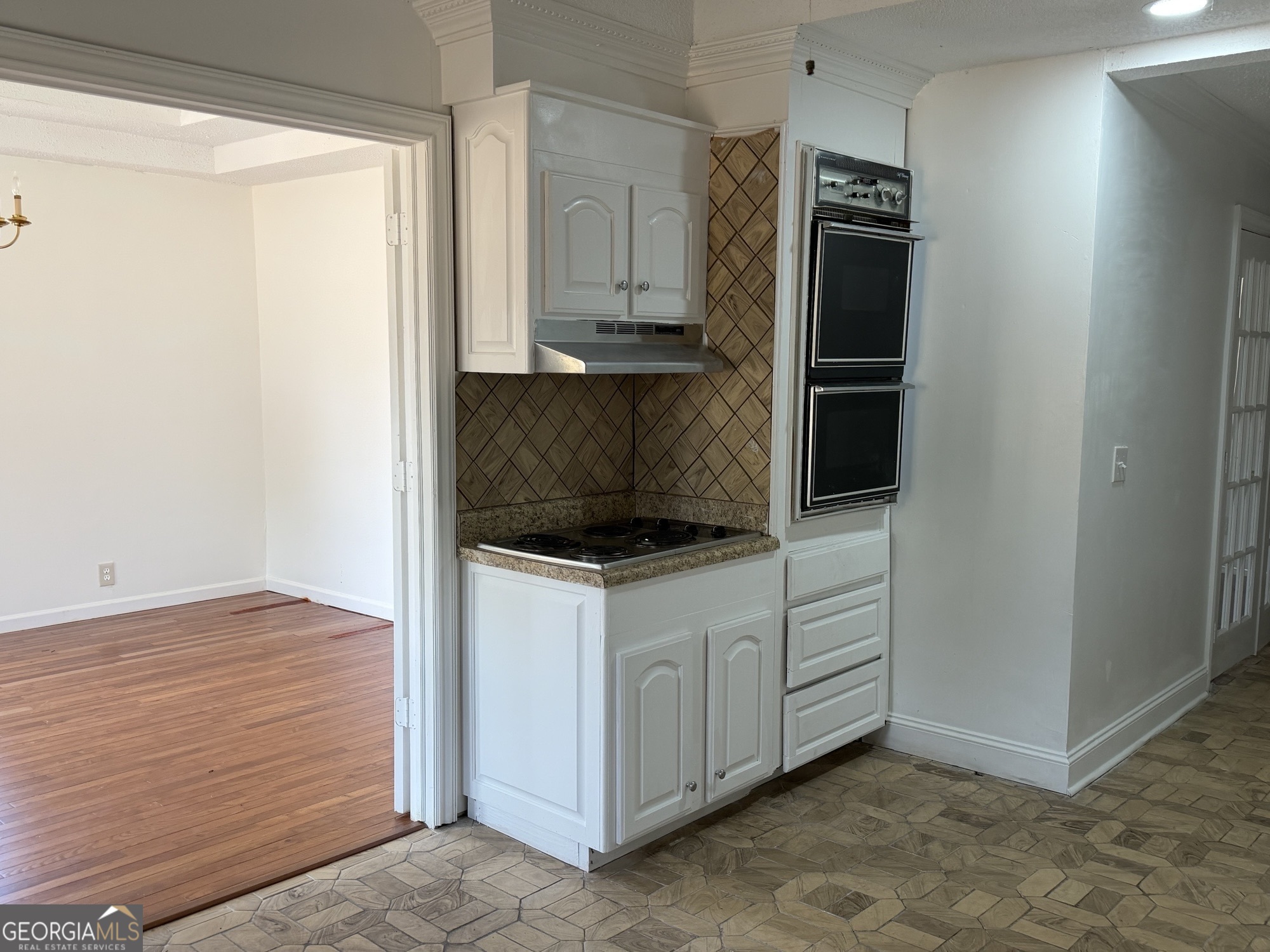 153 Wheehaw Road Macon, GA 31211 - Photo 7 of 28 a kitchen with stainless steel appliances a refrigerator and cabinets
