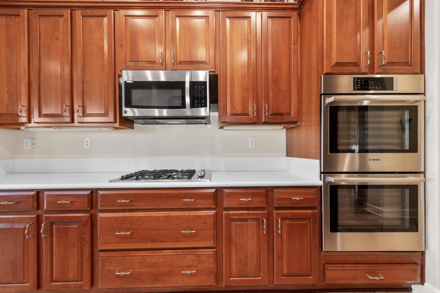 1146 Secret Lake Loop Lincoln, CA 95648 - Photo 27 of 61 a kitchen with granite countertop a stove microwave and fridge