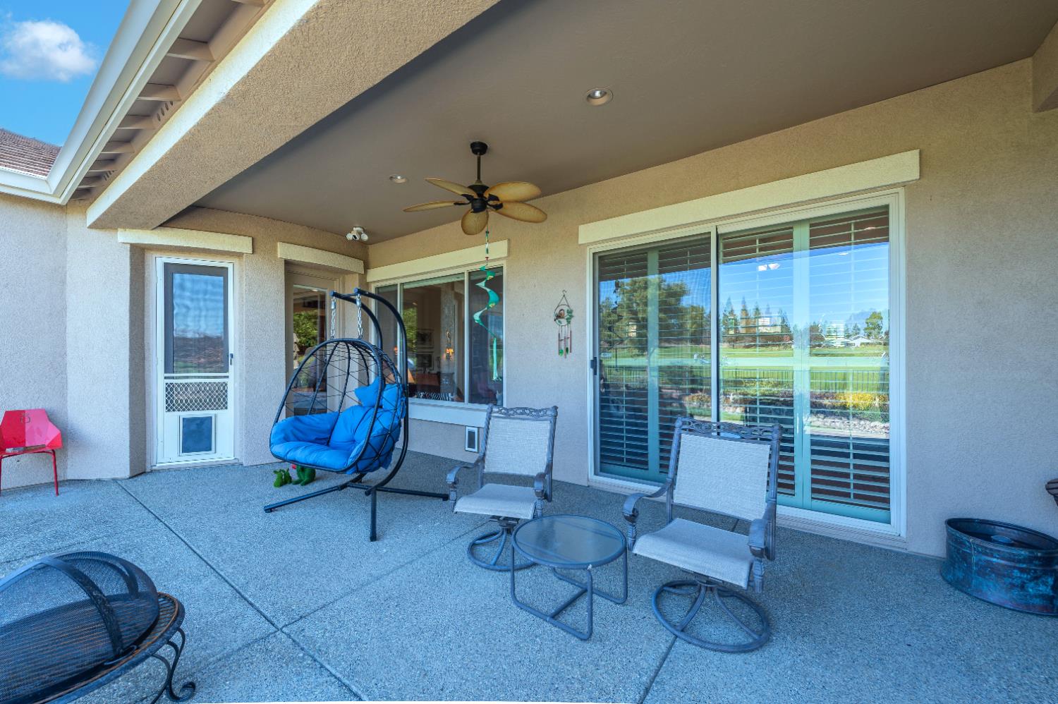 1146 Secret Lake Loop Lincoln, CA 95648 - Photo 53 of 61 a living room filled with furniture