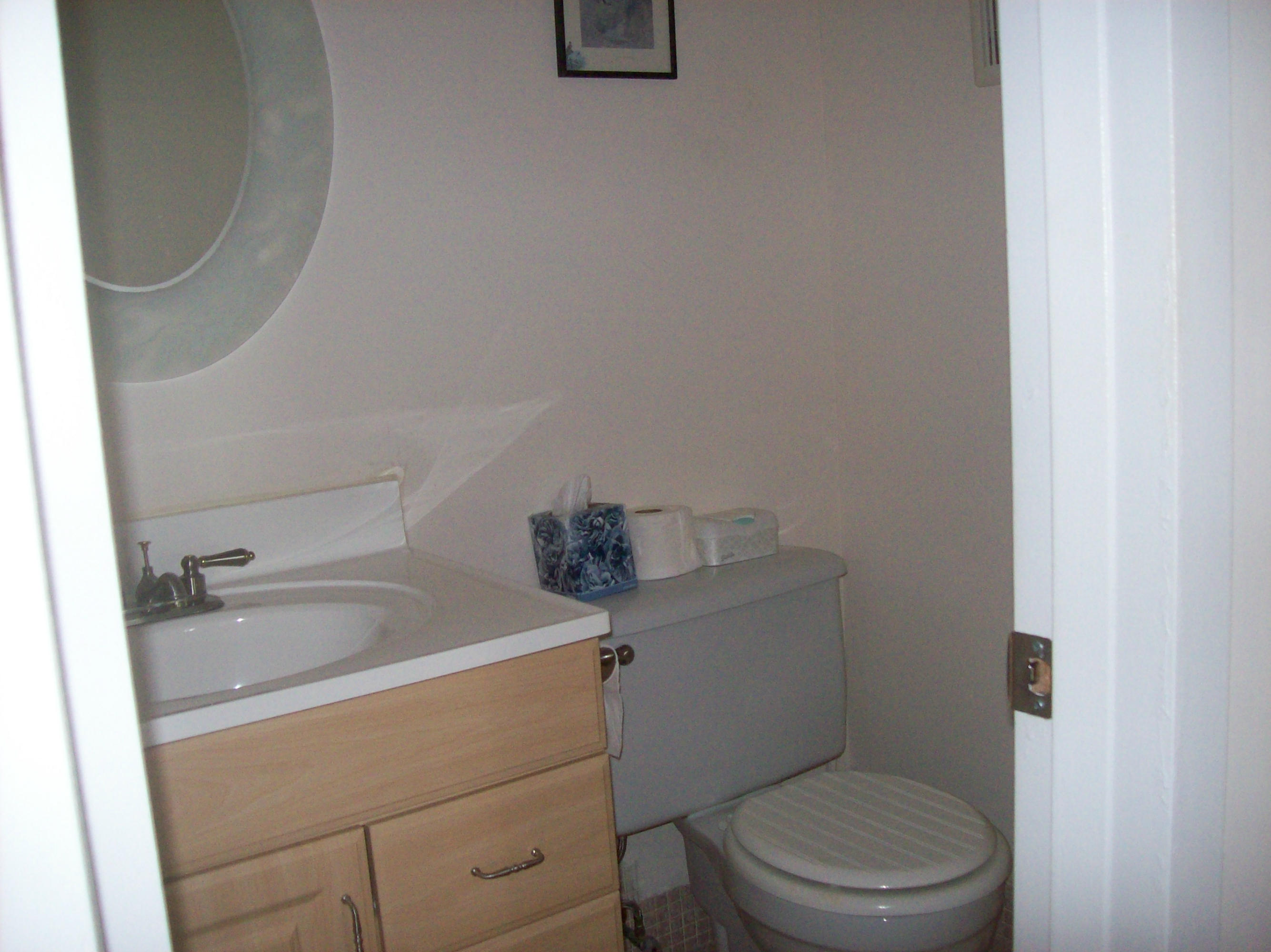 4082 Guildford East, Unit 4082 Boca Raton, FL 33434 - Photo 8 of 15 1/2 Bathroom
