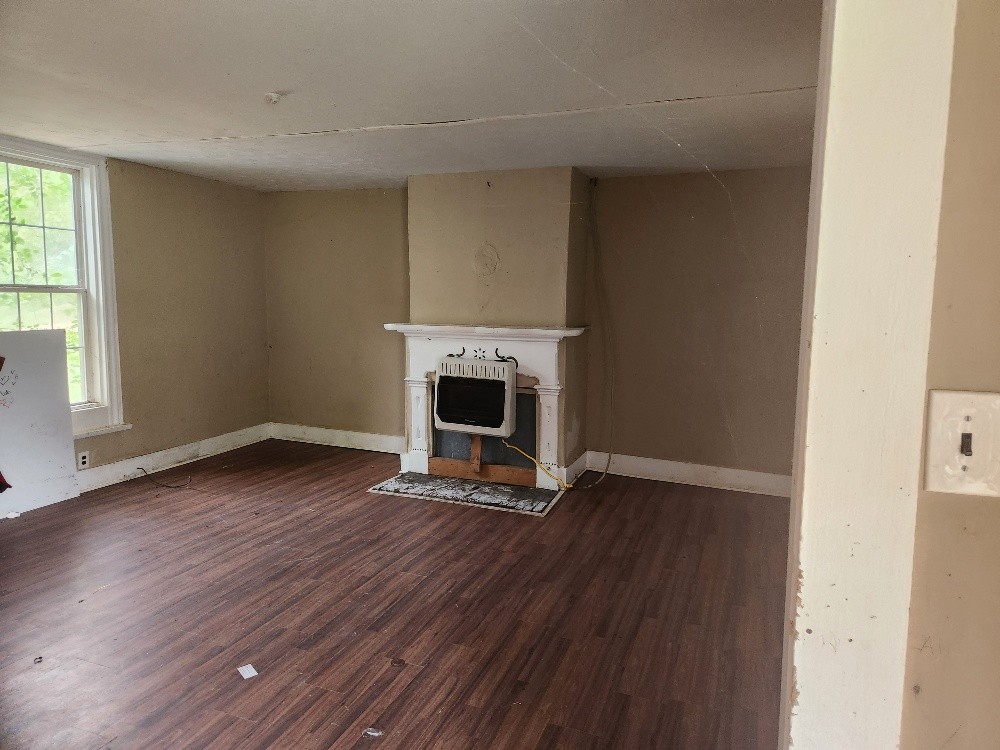 321 West Washington Street Pulaski, TN 38478 - Photo 4 of 11 a view of an empty room with wooden floor and a window