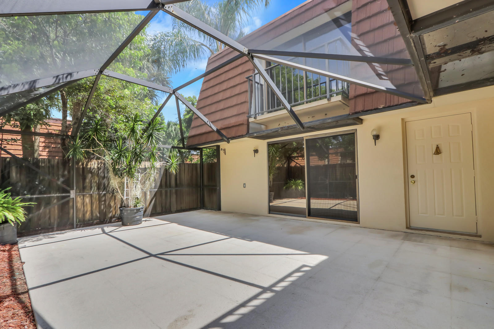 2425 24th Court Jupiter, FL 33477 - Photo 3 of 34 05_IMG_8758_mls