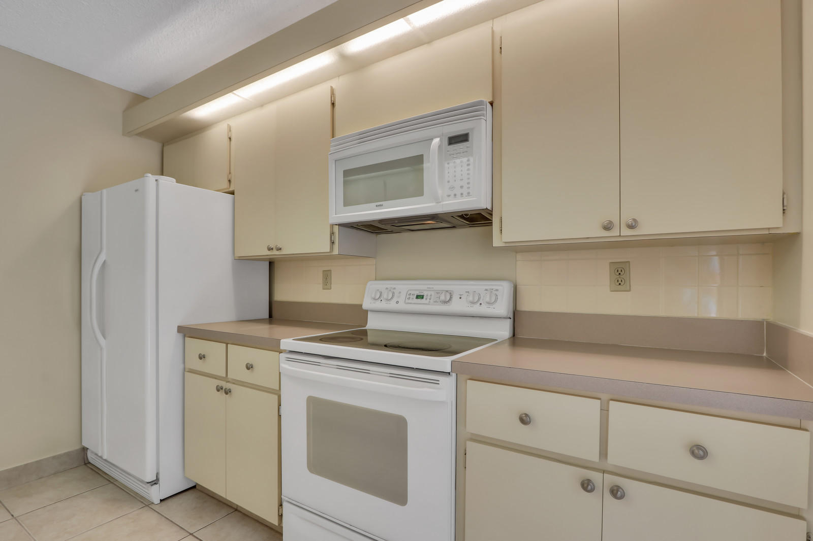 2425 24th Court Jupiter, FL 33477 - Photo 6 of 34 16_IMG_8835_mls