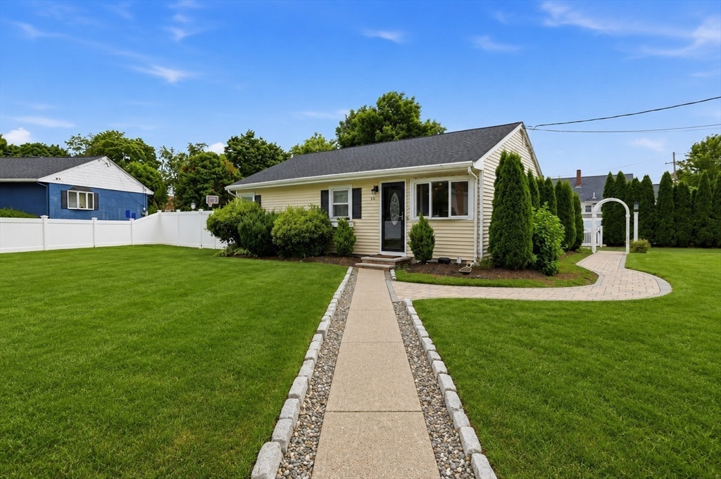 15 Riverside Court Norwood, MA 02062 - Photo 2 of 42