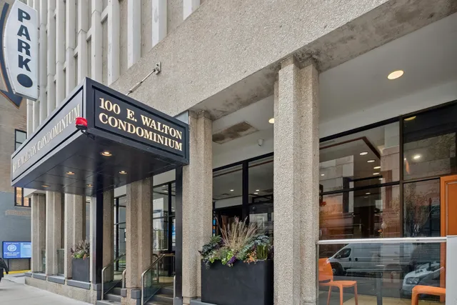 a view of entryway front of a building