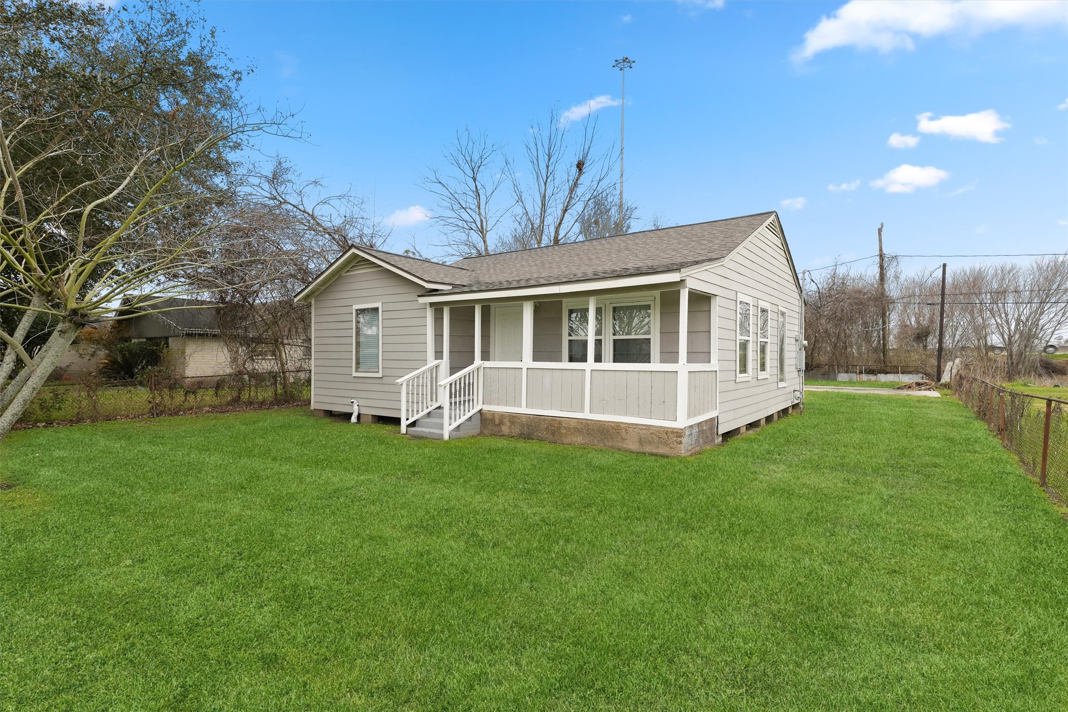 a view of a house with a backyard