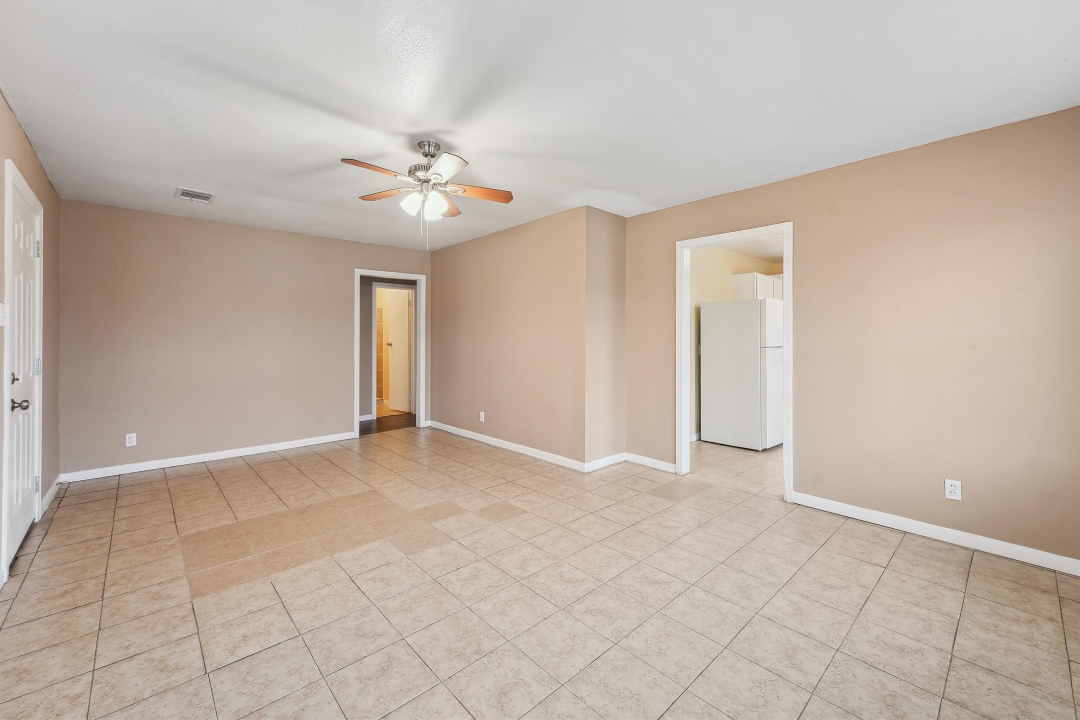 1107 Defender Street Houston, TX 77029 - Photo 7 of 26 a view of an empty room with a ceiling fan