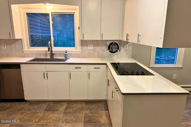 $1,800 | 4 Willey Street, Unit 1, Guilderland, NY 12203