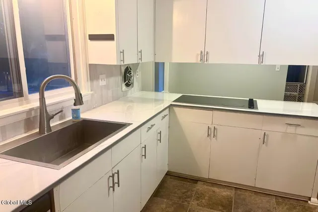 $1,800 | 4 Willey Street, Unit 1, Guilderland, NY 12203