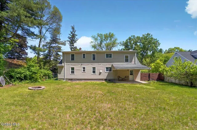 $1,800 | 4 Willey Street, Unit 1, Guilderland, NY 12203