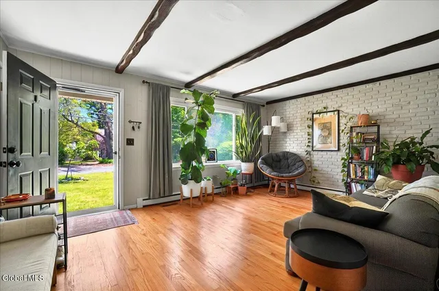 $1,800 | 4 Willey Street, Unit 1, Guilderland, NY 12203