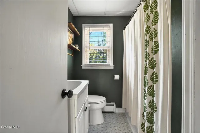 $1,800 | 4 Willey Street, Unit 1, Guilderland, NY 12203