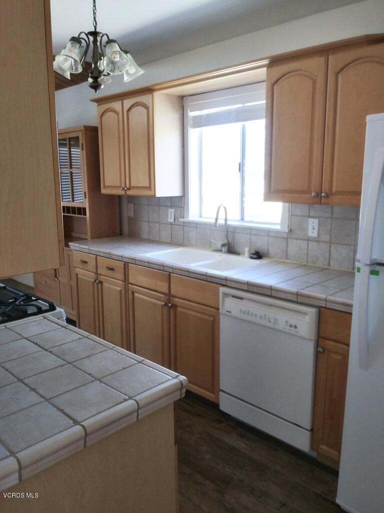 4157 Sunset Lane Oxnard, CA 93035 - Photo 7 of 30 Upstairs Kitchen