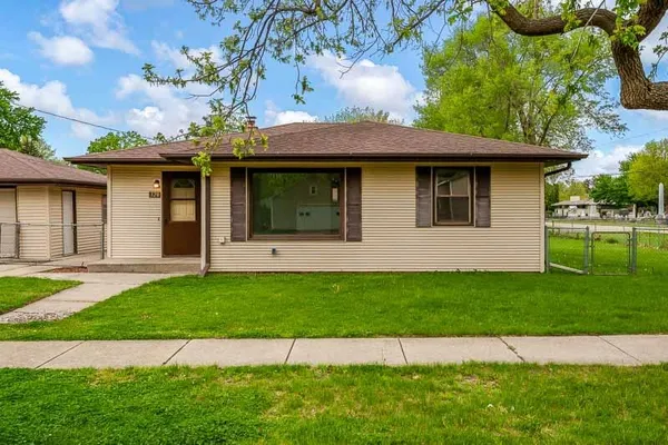 $220,000 | 320 East Marshall Street, Belvidere, IL 61008