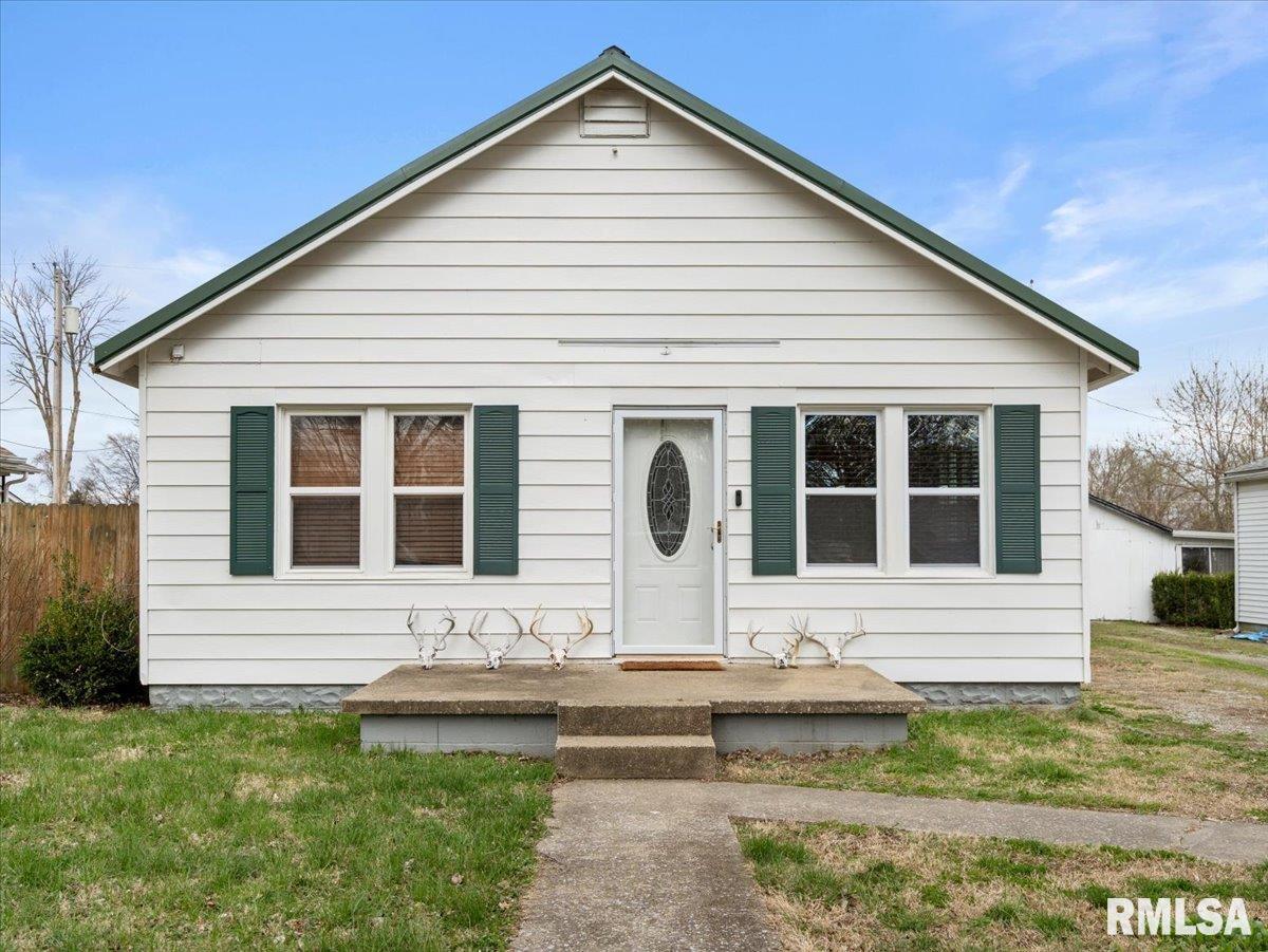 712 Beck Street Carmi, IL 62821 - Photo 1 of 19