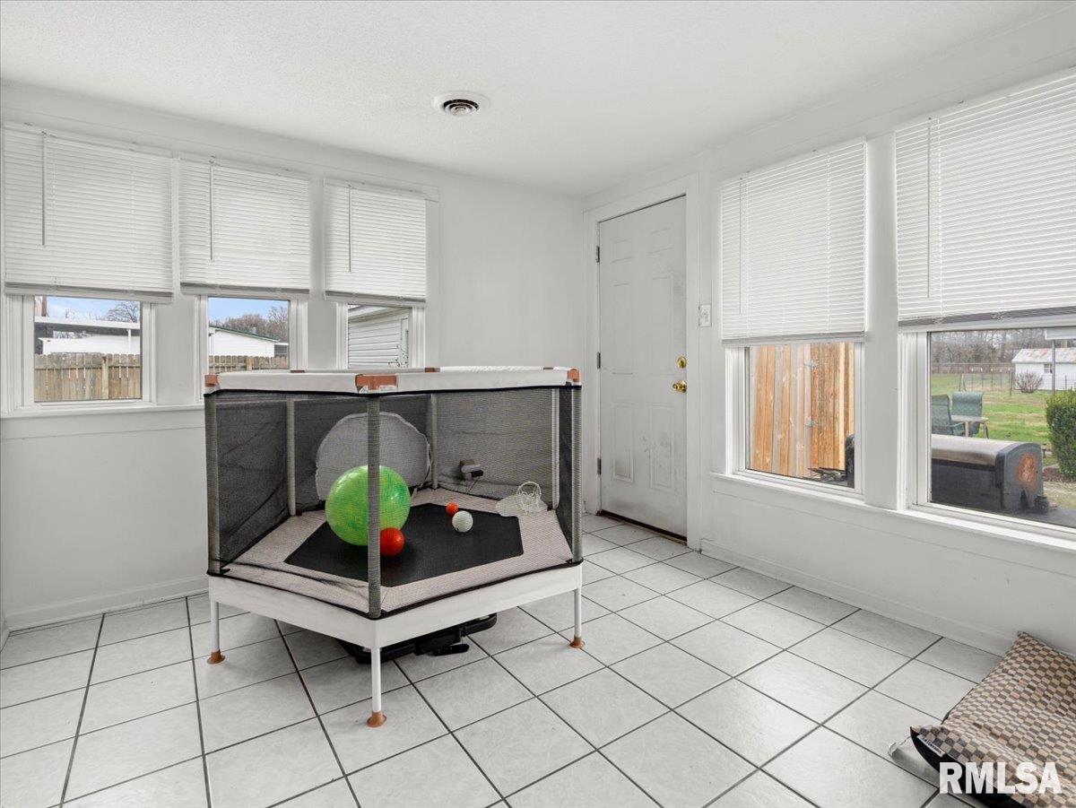 712 Beck Street Carmi, IL 62821 - Photo 11 of 19