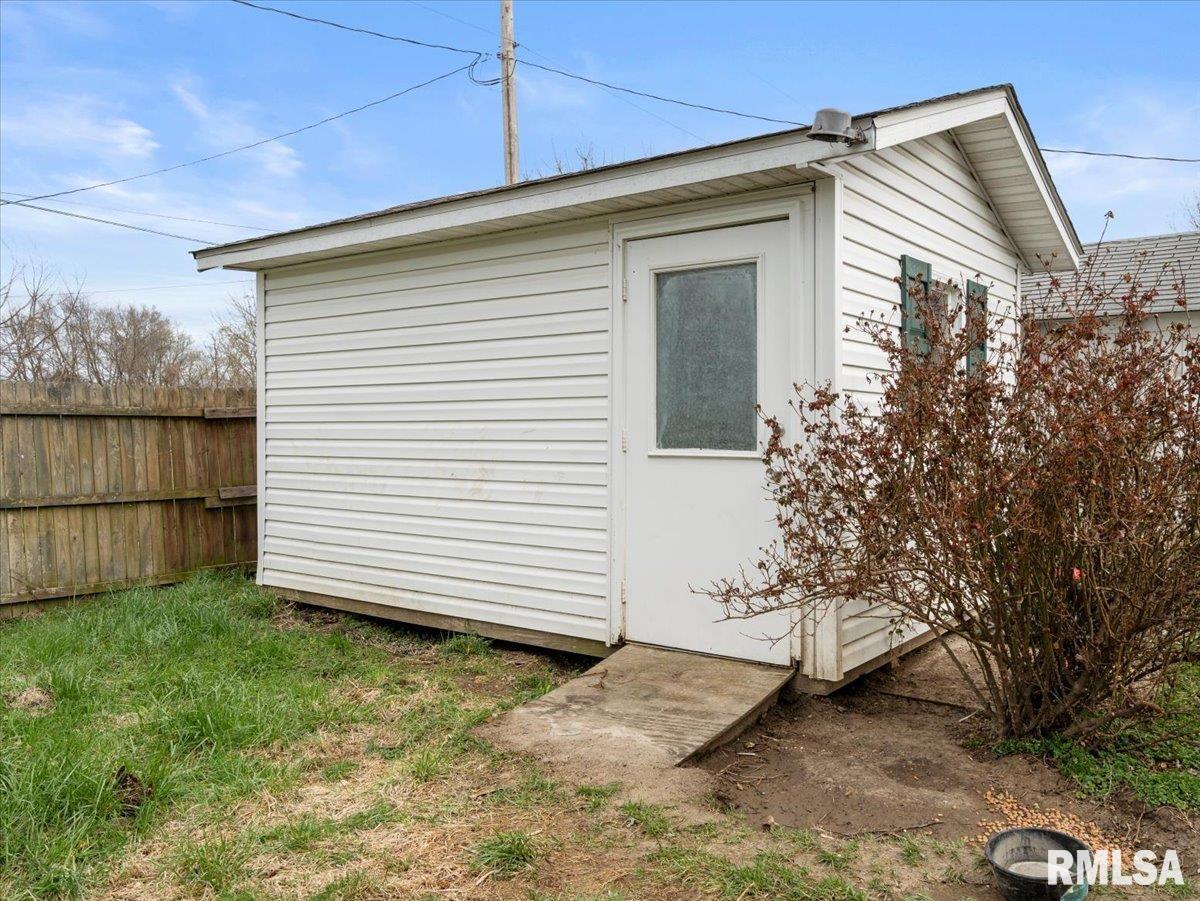 712 Beck Street Carmi, IL 62821 - Photo 13 of 19