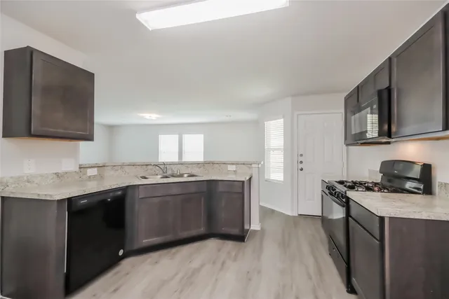 $1,950 | 4934 Sweet Chestnut Lane, Spring, TX 77373