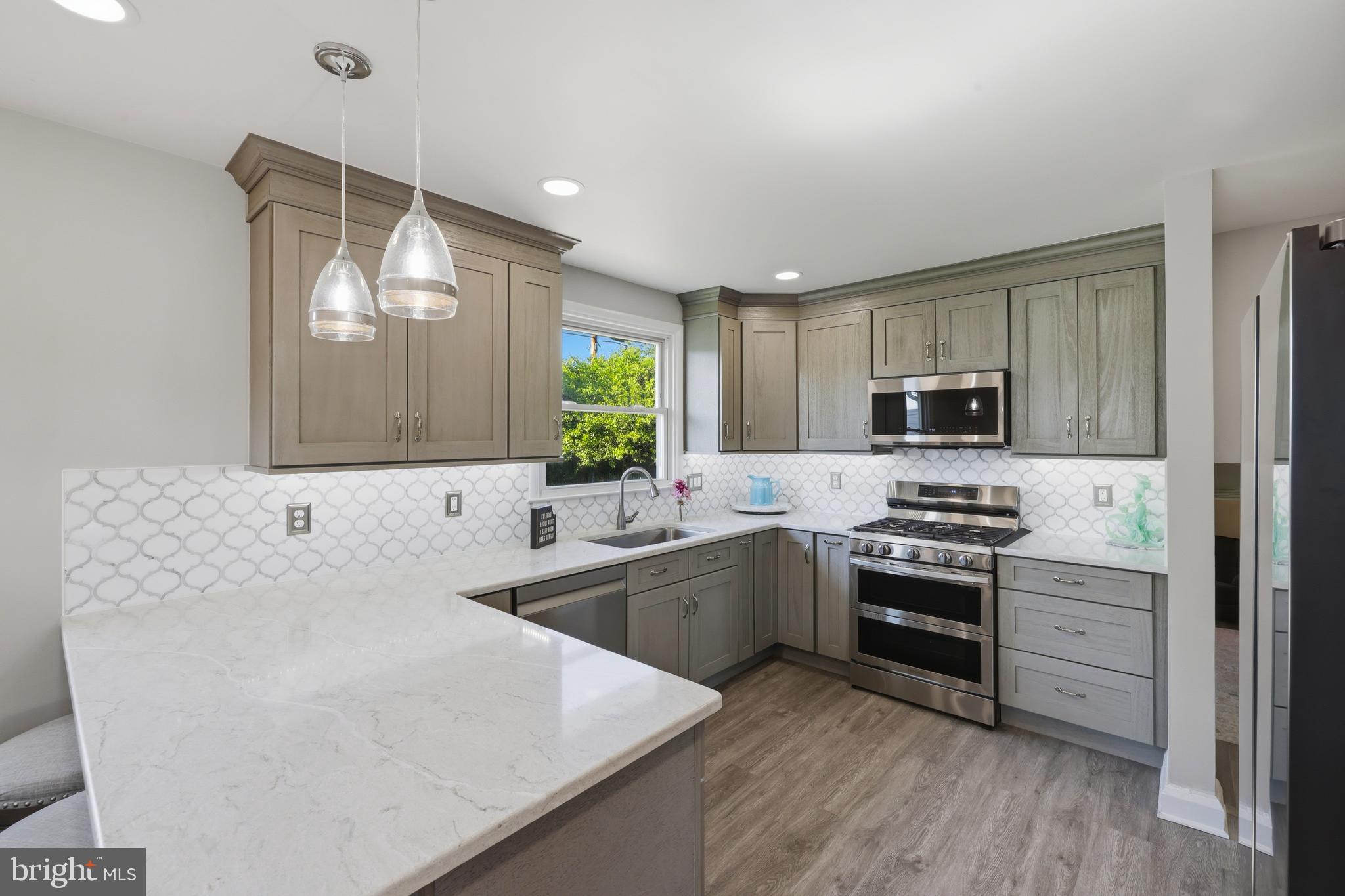 1620 Alston Road Towson, MD 21204 - Photo 7 of 32 Newly remodeled kitchen w/ granite countertops