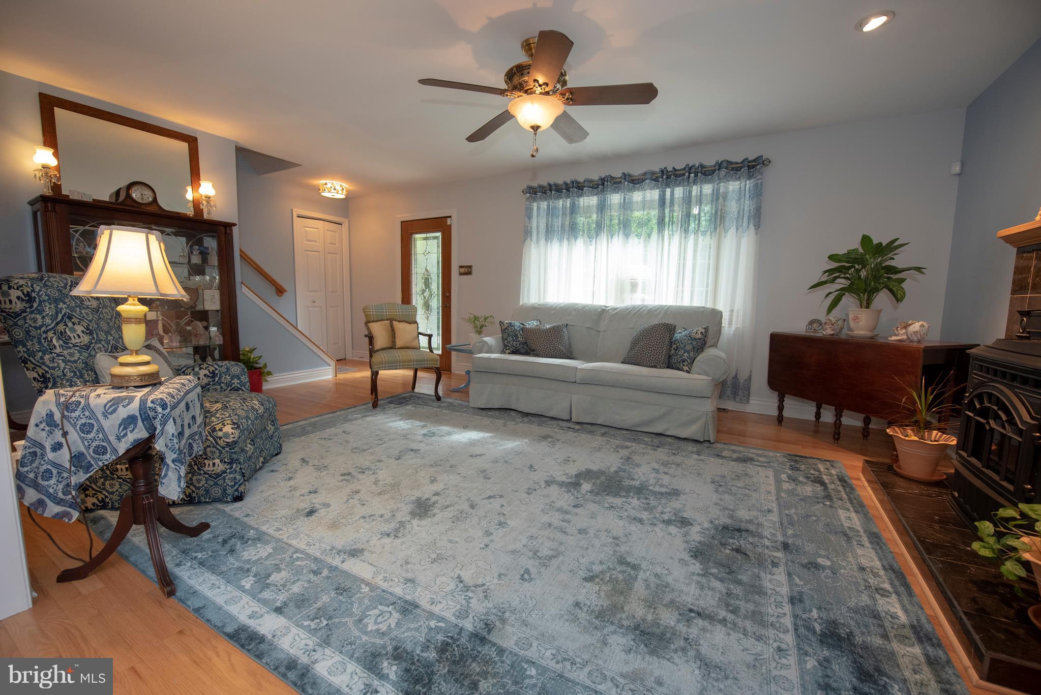3508 Orbitan Road Baltimore, MD 21234 - Photo 25 of 84 Living room