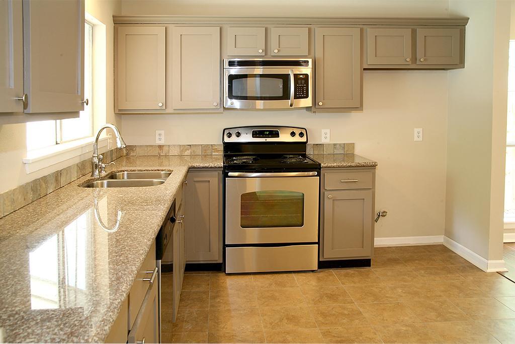 9 Wolfhound Lane The Woodlands, TX 77380 - Photo 4 of 20
