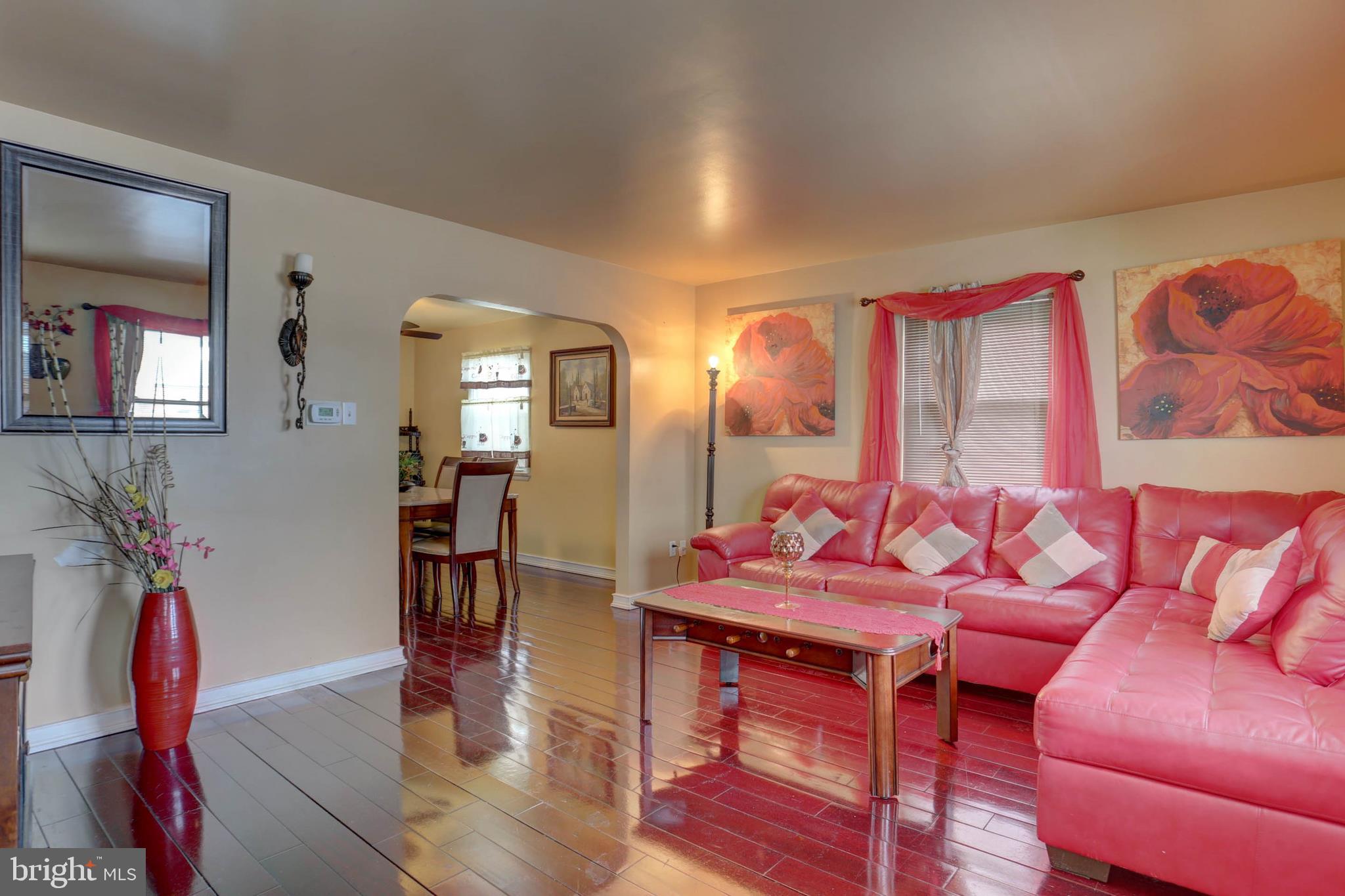 332 Charles Road Lancaster, PA 17603 - Photo 4 of 20 LIVING ROOM