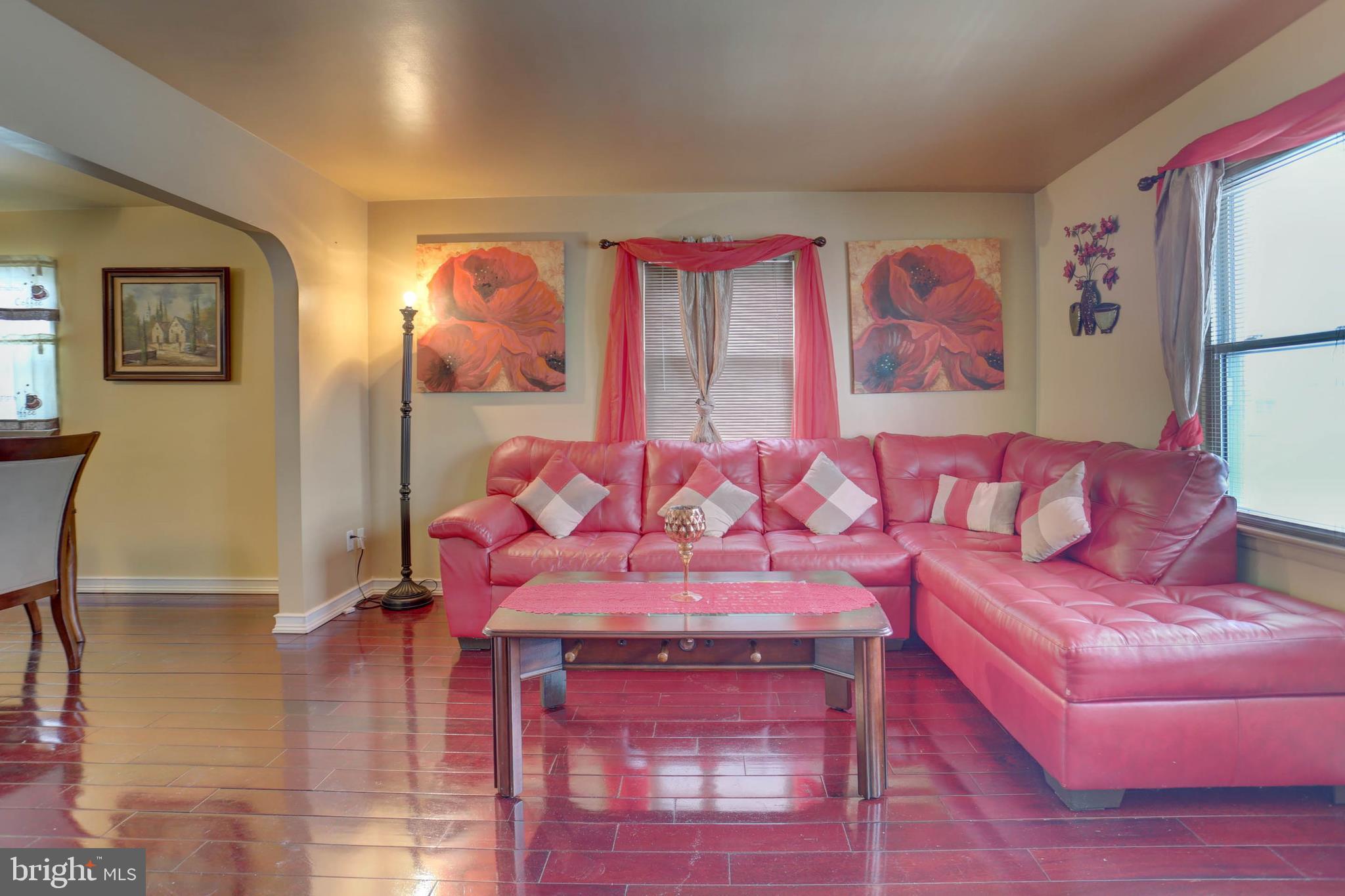 332 Charles Road Lancaster, PA 17603 - Photo 5 of 20 LIVING ROOM