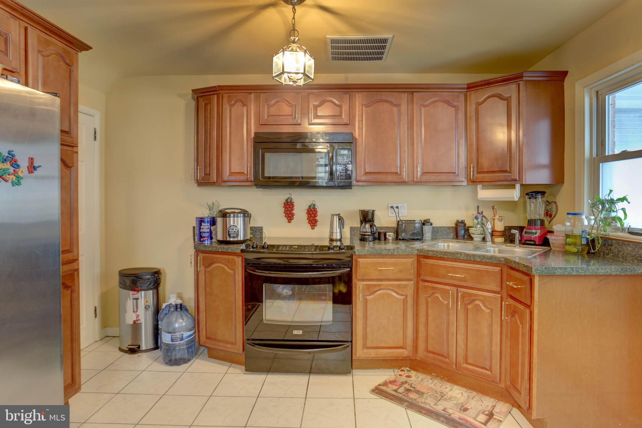 332 Charles Road Lancaster, PA 17603 - Photo 9 of 20 KITCHEN