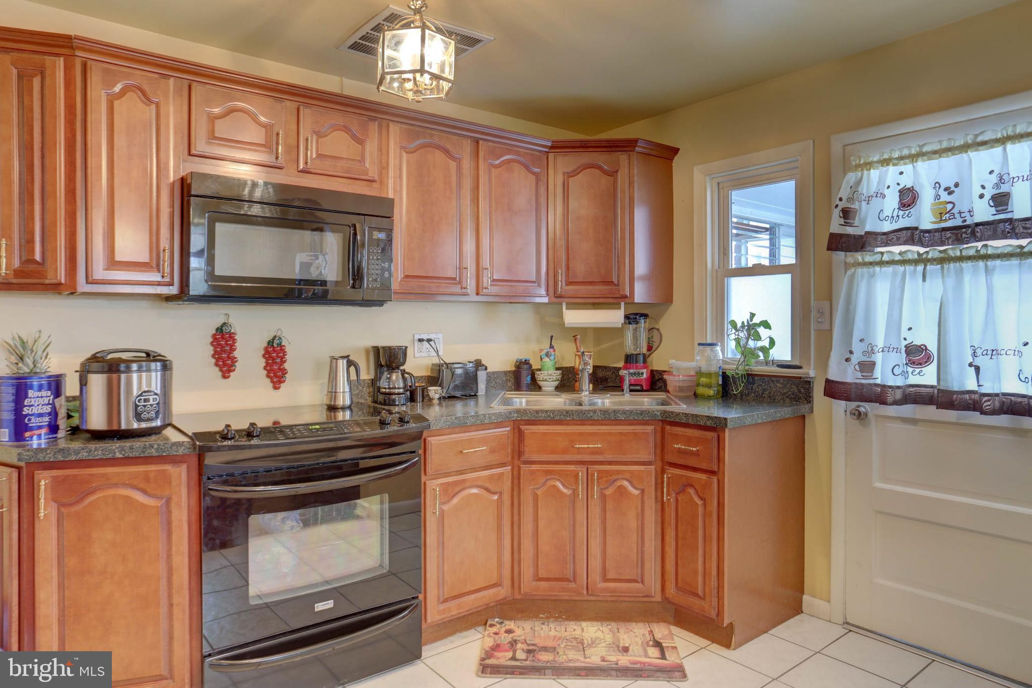 332 Charles Road Lancaster, PA 17603 - Photo 10 of 20 KITCHEN