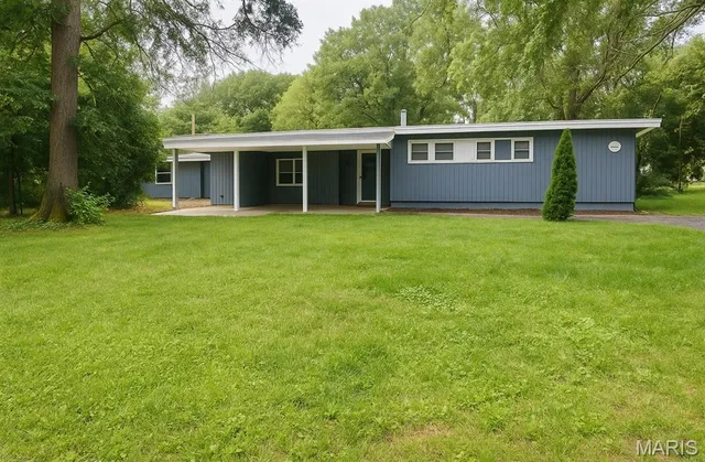 $135,000 | 750 Robinwood Drive, Florissant, MO 63033