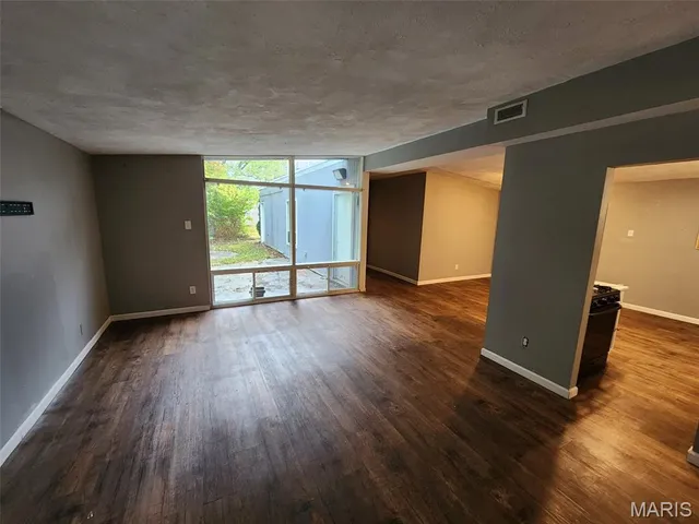 $135,000 | 750 Robinwood Drive, Florissant, MO 63033