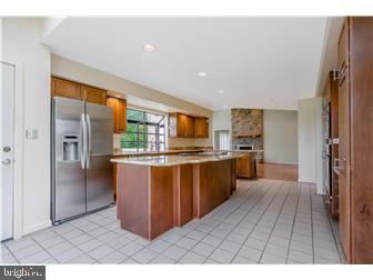 3102 Kennett Pike Greenville, DE 19807 - Photo 8 of 23 Large granite top island